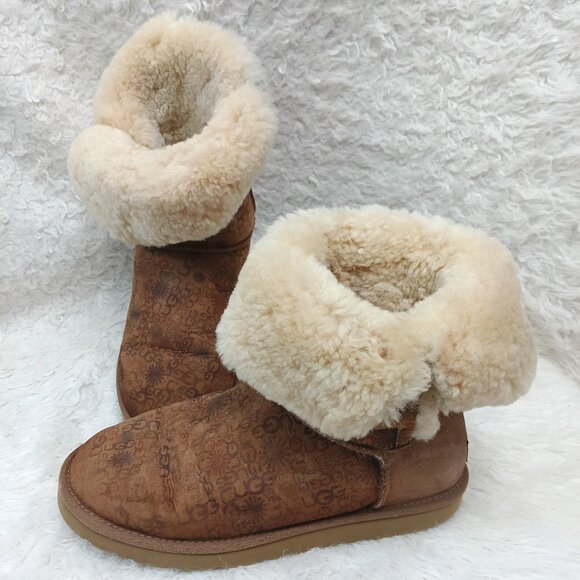 UGG Women's Brown Singature Suede Sheepskin Winter Boots Size 8 - Picture 1 of 8